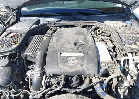 2015 Mercedes-Benz C 300 z USA, uszkodzony, nr VIN 55SWF4JB4FU082999